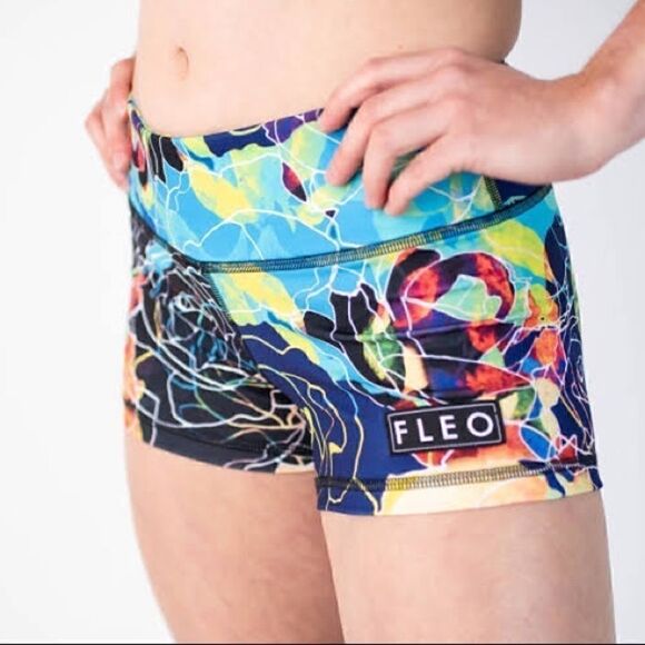 NWOT Fleo Shorts Sz Extra Small - Picture 1 of 10